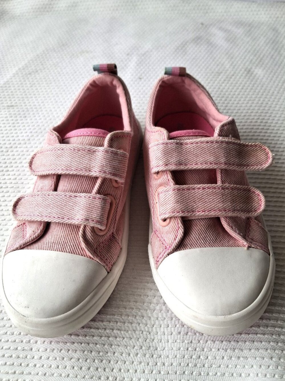 Old Navy pink sneakers for girls, size 9, in good condition.